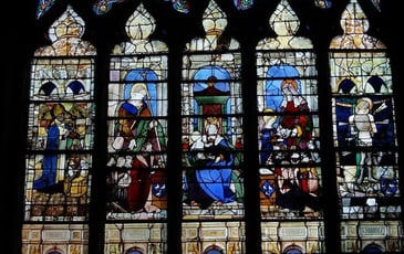 Le grand vitrail du chœur de l'église Sainte-Madeleine raconté aux enfants